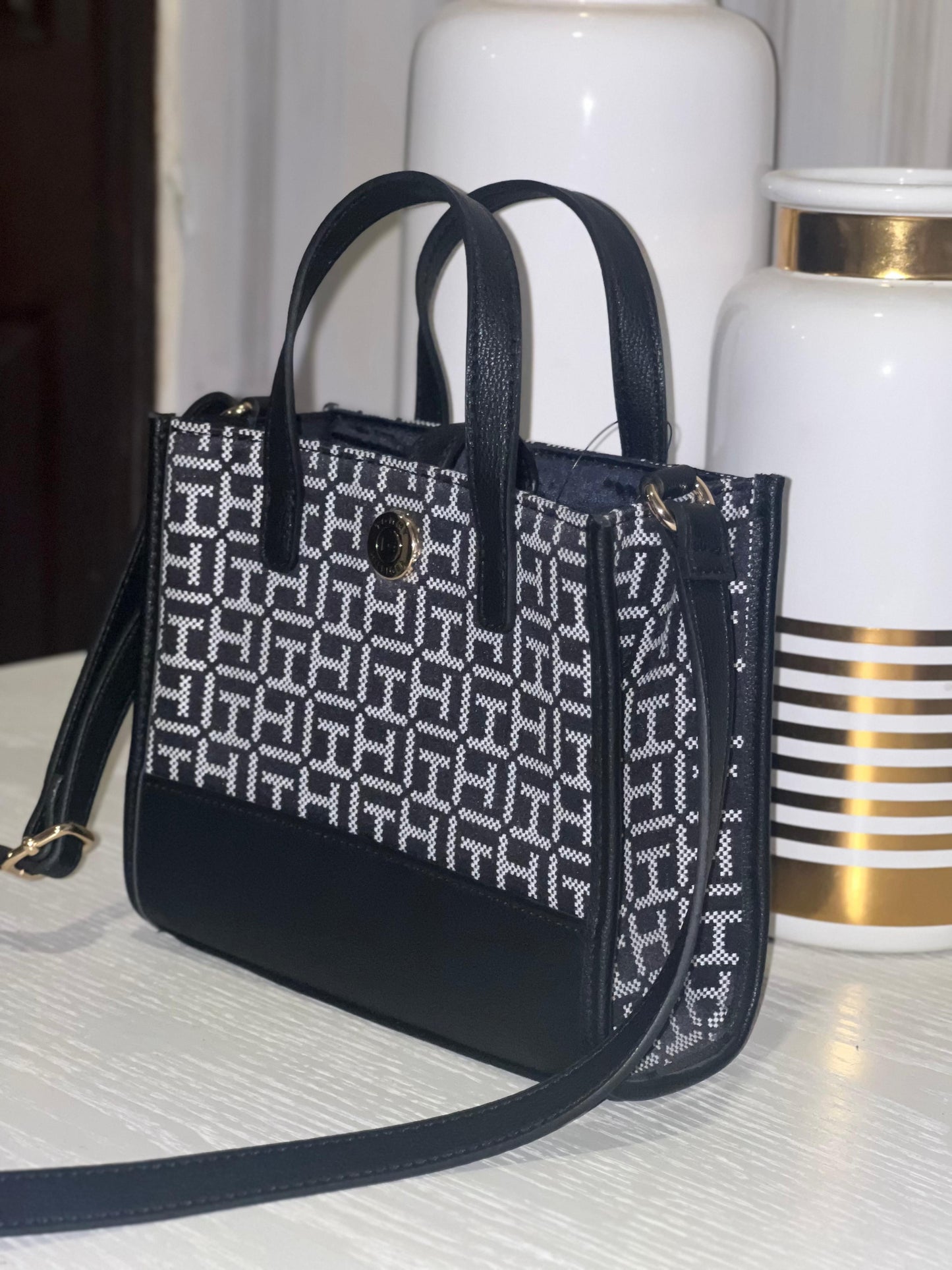 Tommy hilfiger satchel