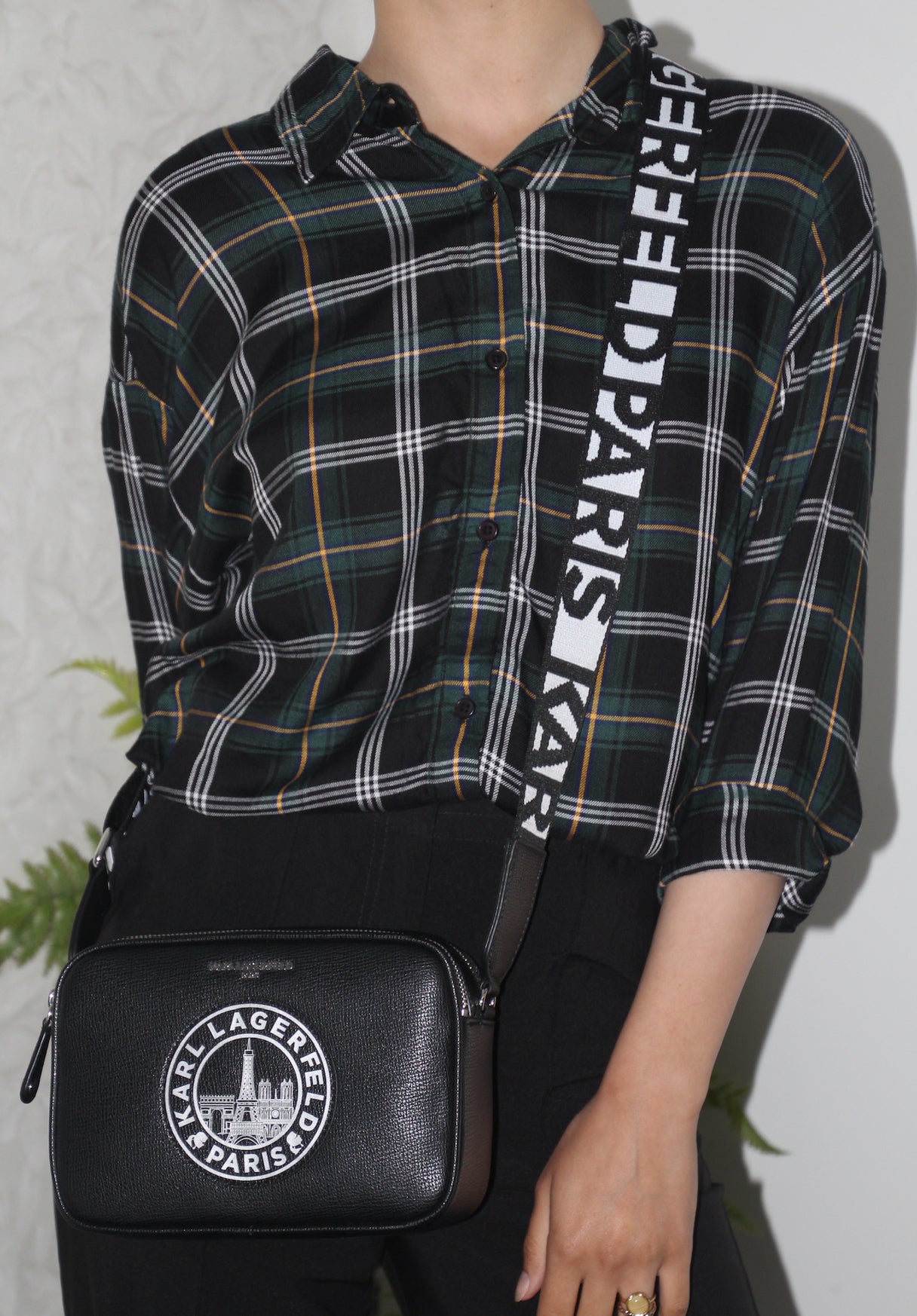 Karl lagerfeld voyage messenger bag