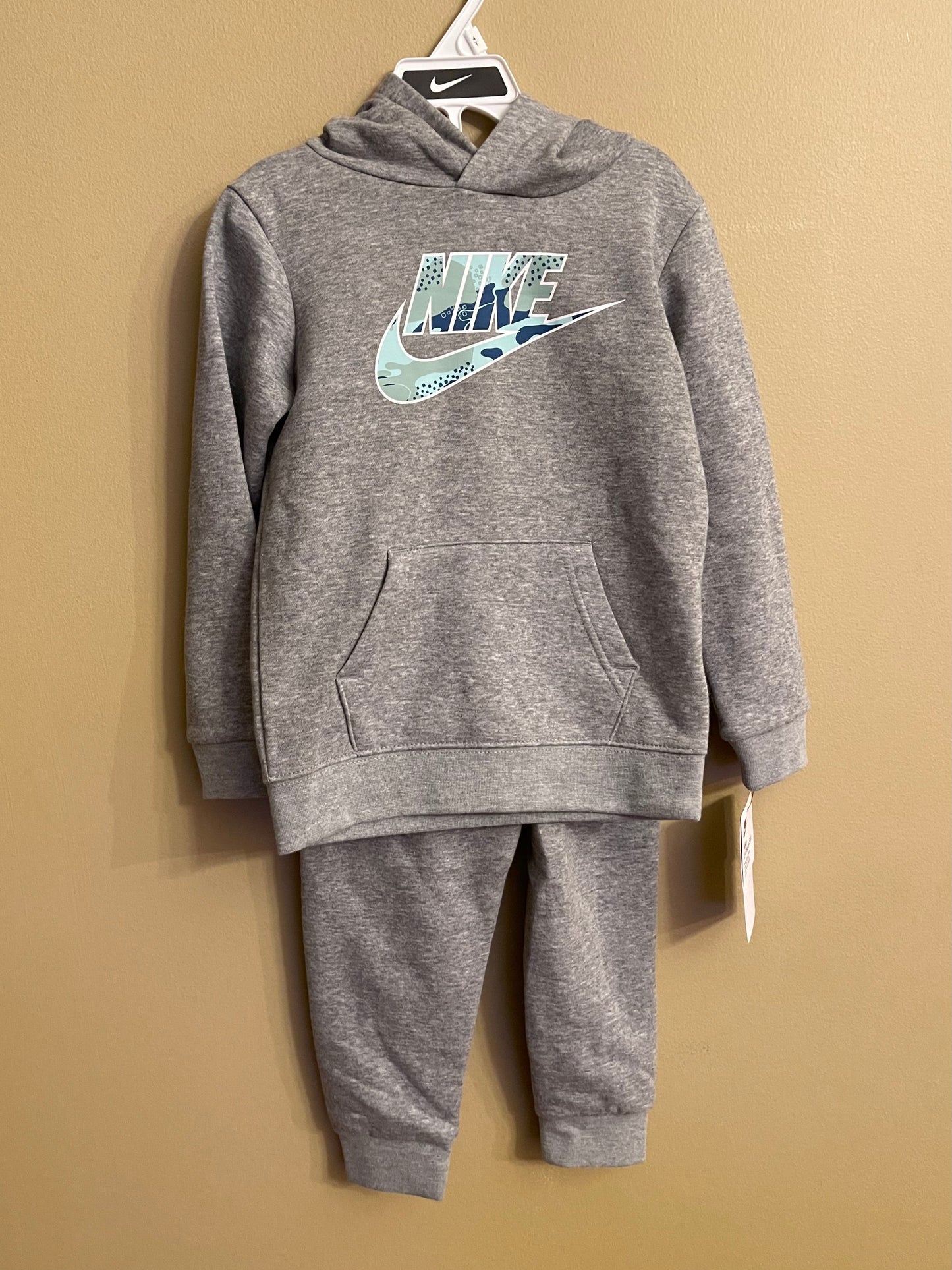 Nike Girl’s Grey/Aqua Fleece set