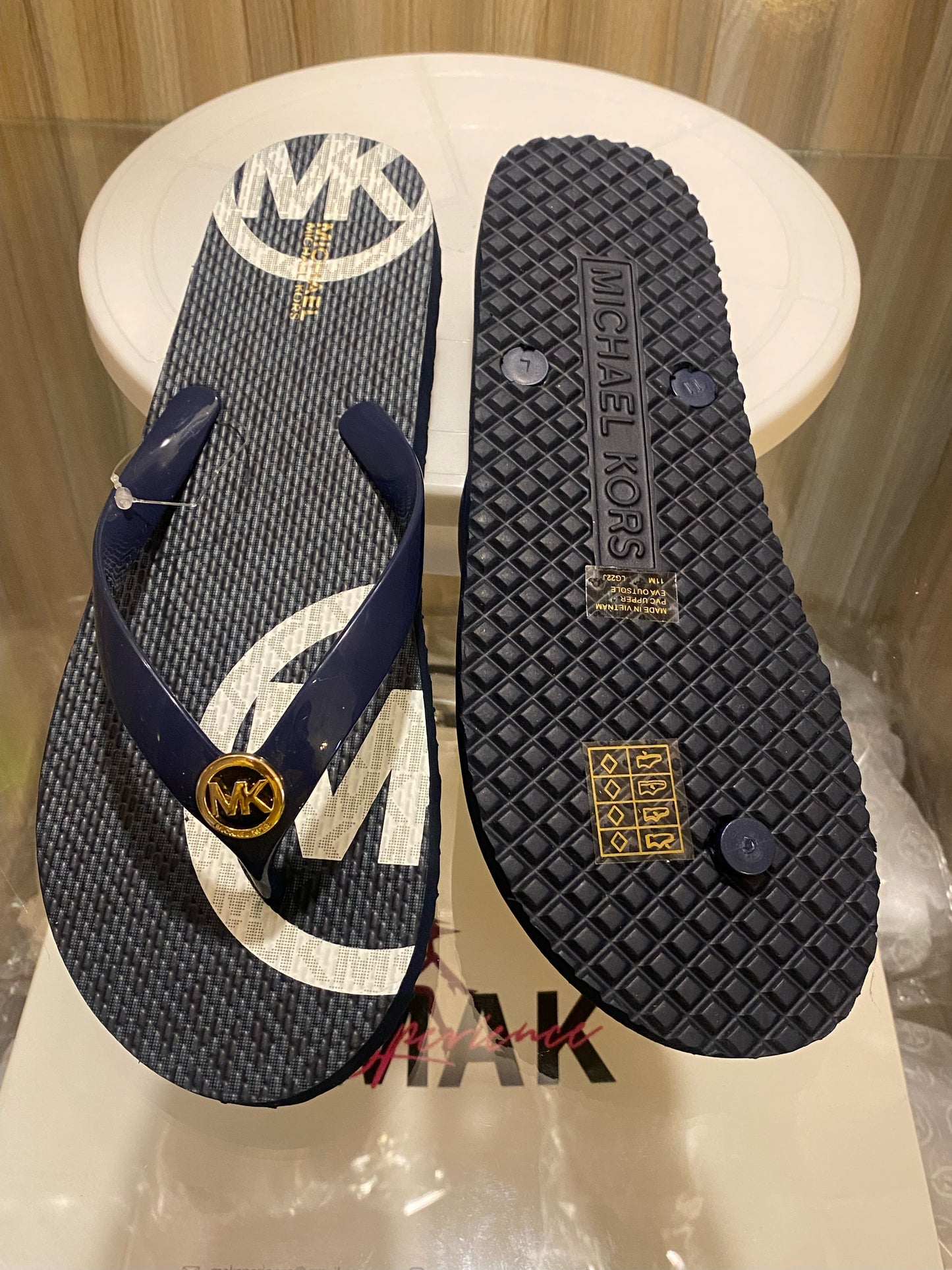 Michael Kors PVC Flip Flops – Makistan